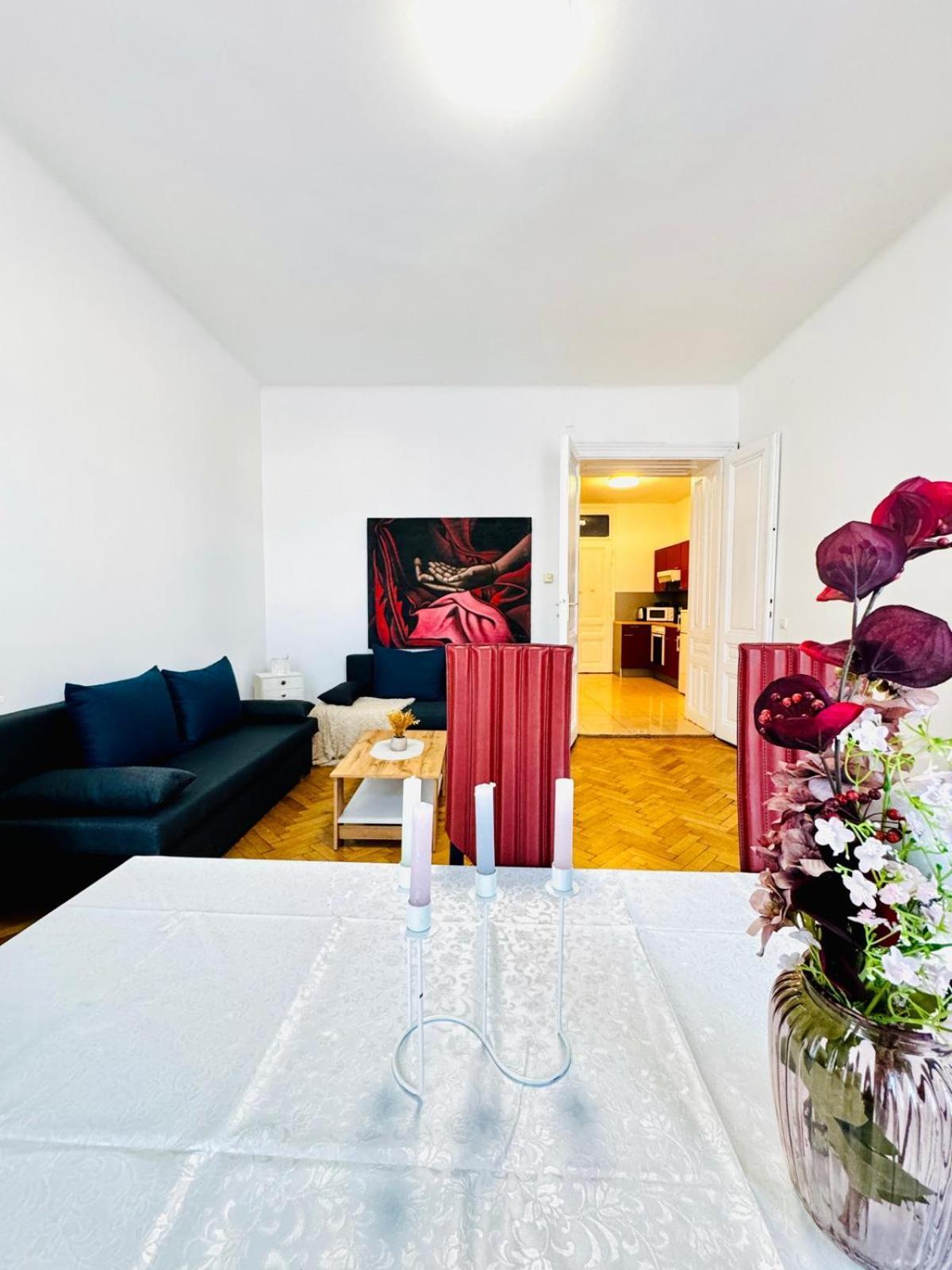 Affordable 1br & 1lr Apt, 7 Min To Westbahnhof Apartment Wien