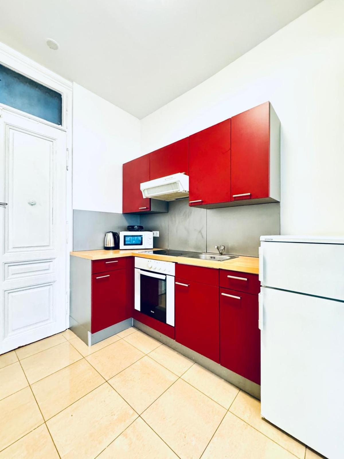 Affordable 1br & 1lr Apt, 7 Min To Westbahnhof Apartment Wien