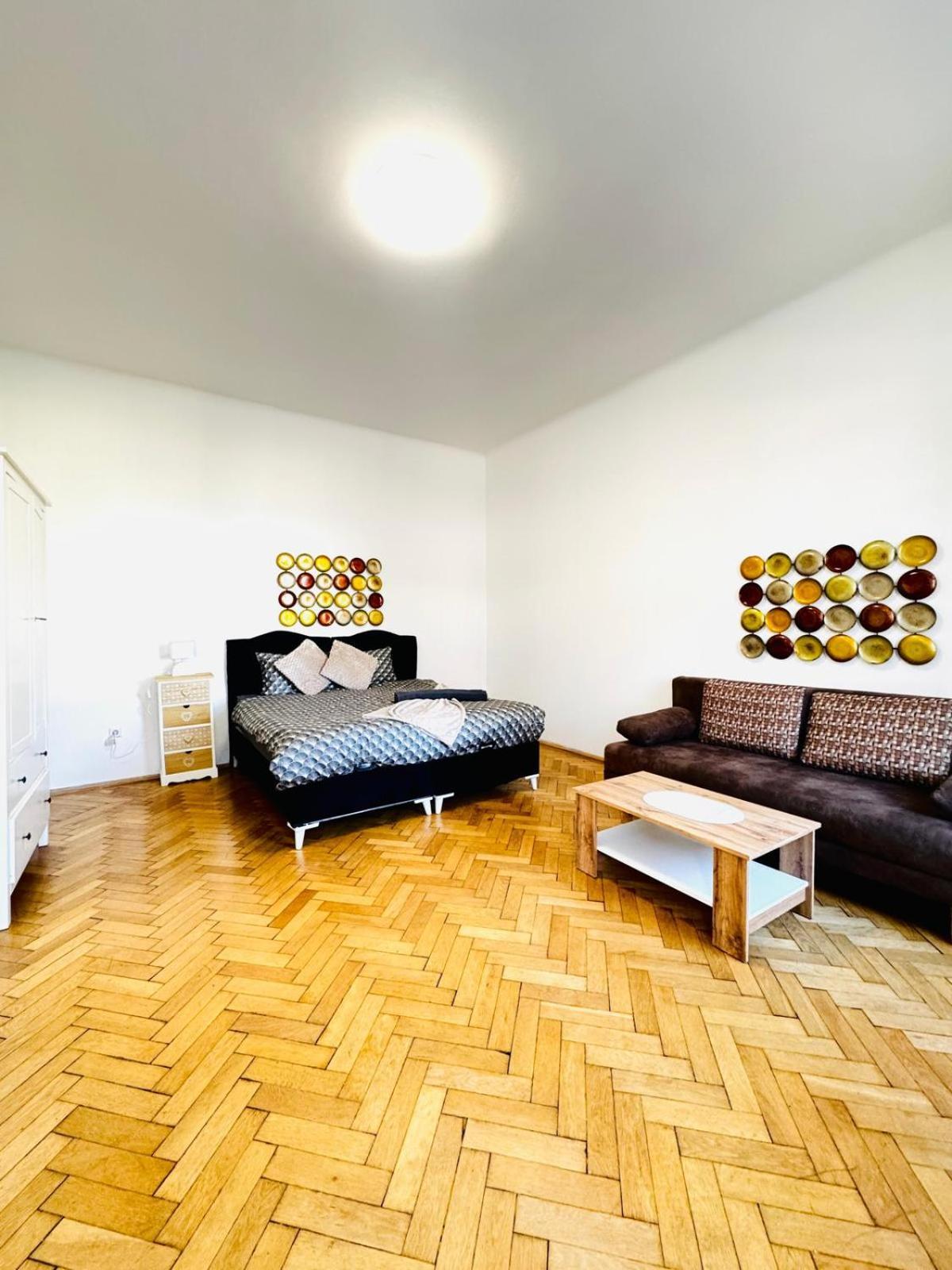 Affordable 1br & 1lr Apt, 7 Min To Westbahnhof * Wien