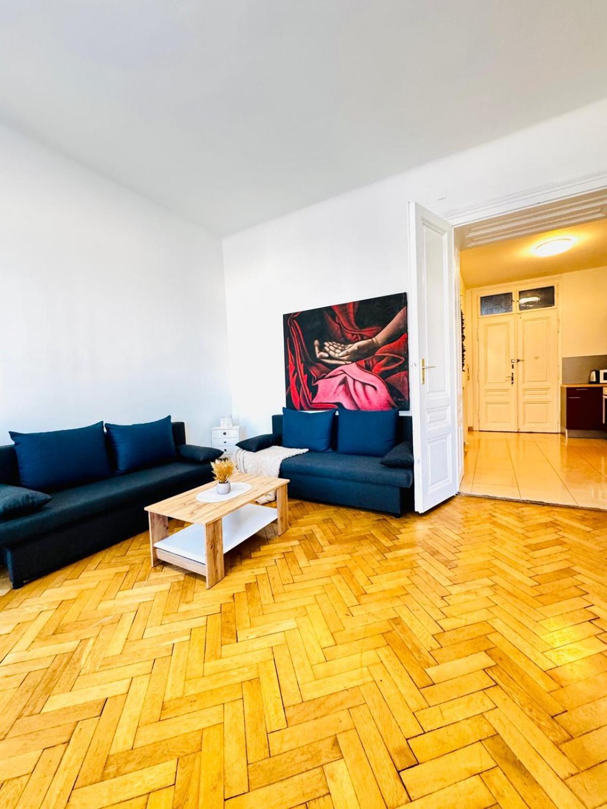 Affordable 1br & 1lr Apt, 7 Min To Westbahnhof Apartment Wien