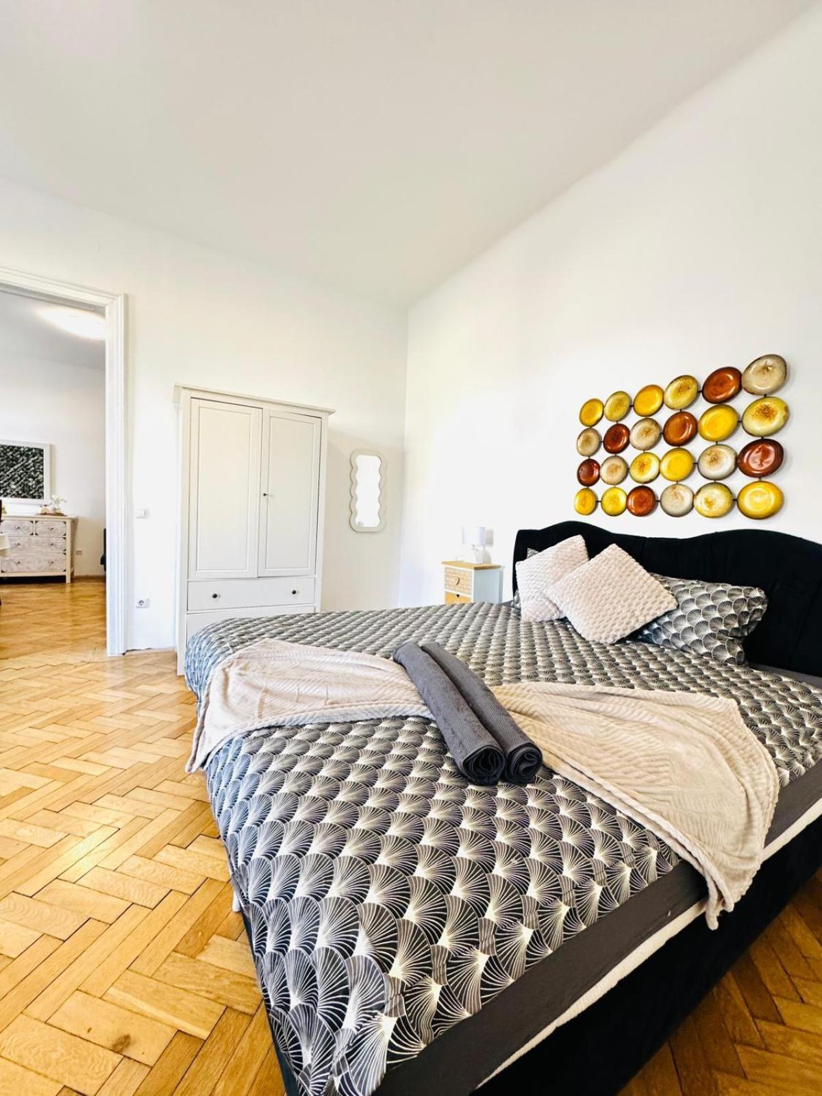Affordable 1br & 1lr Apt, 7 Min To Westbahnhof Wien