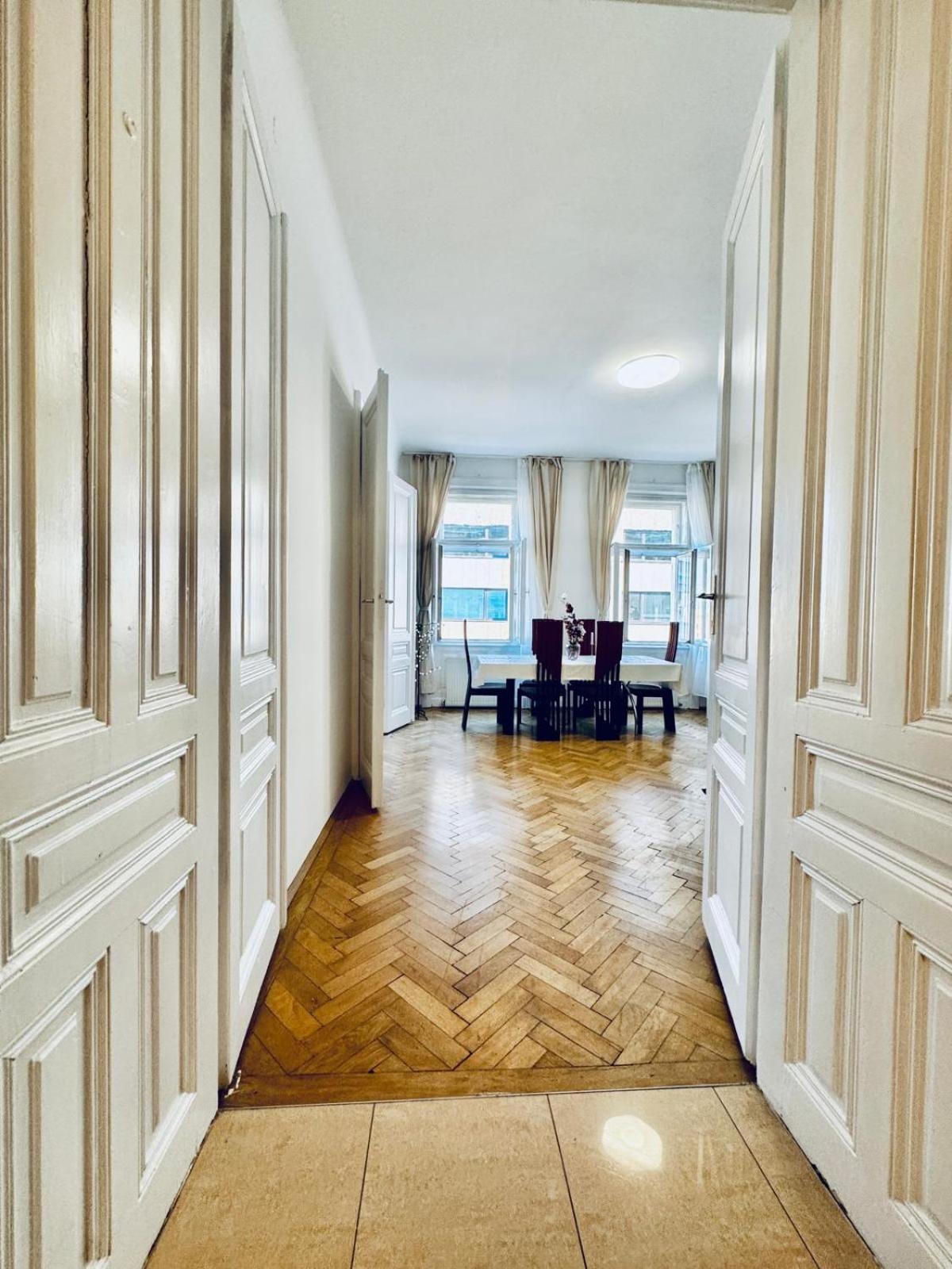 Affordable 1br & 1lr Apt, 7 Min To Westbahnhof * Wien
