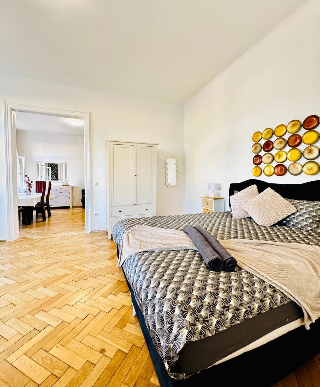 Affordable 1br & 1lr Apt, 7 Min To Westbahnhof * Wien